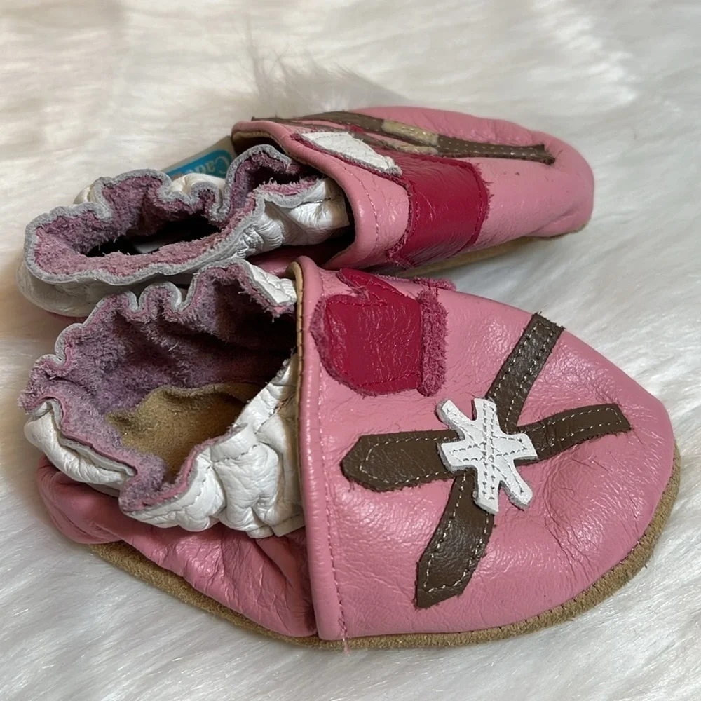 Cade & Co Ski Patrol Pink Leather Soft Suede Sole Shoes
